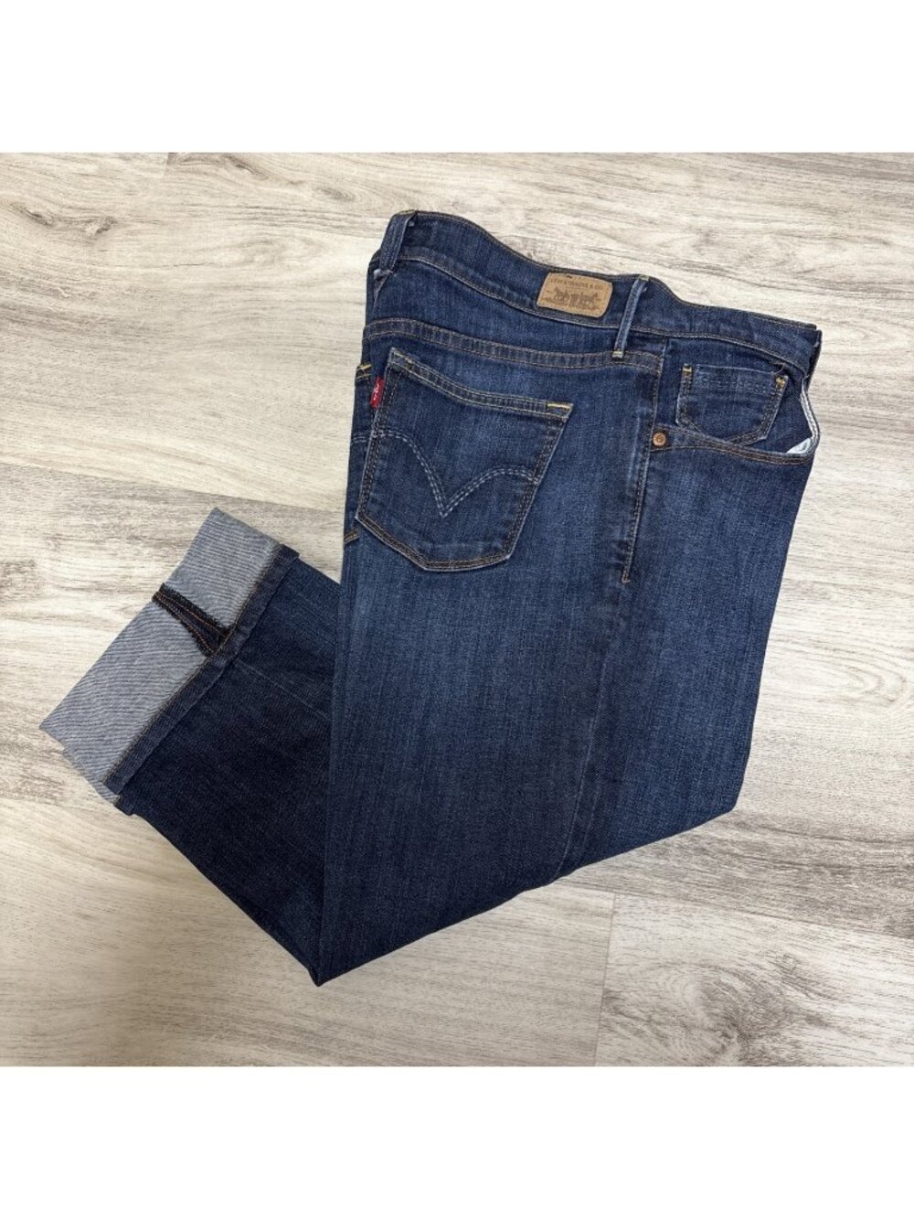 Levis 515 Capri Jeans Womens Sz 4 Cropped Blue Medium Wash Cuffed Stretch Denim